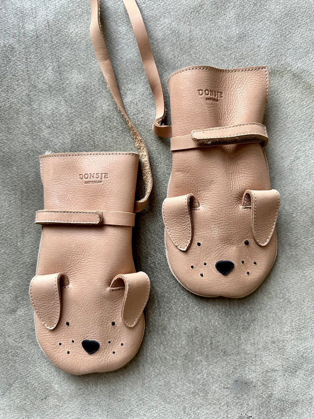 Donsje Leather "Doggy" Mittens: 5 - 6 years