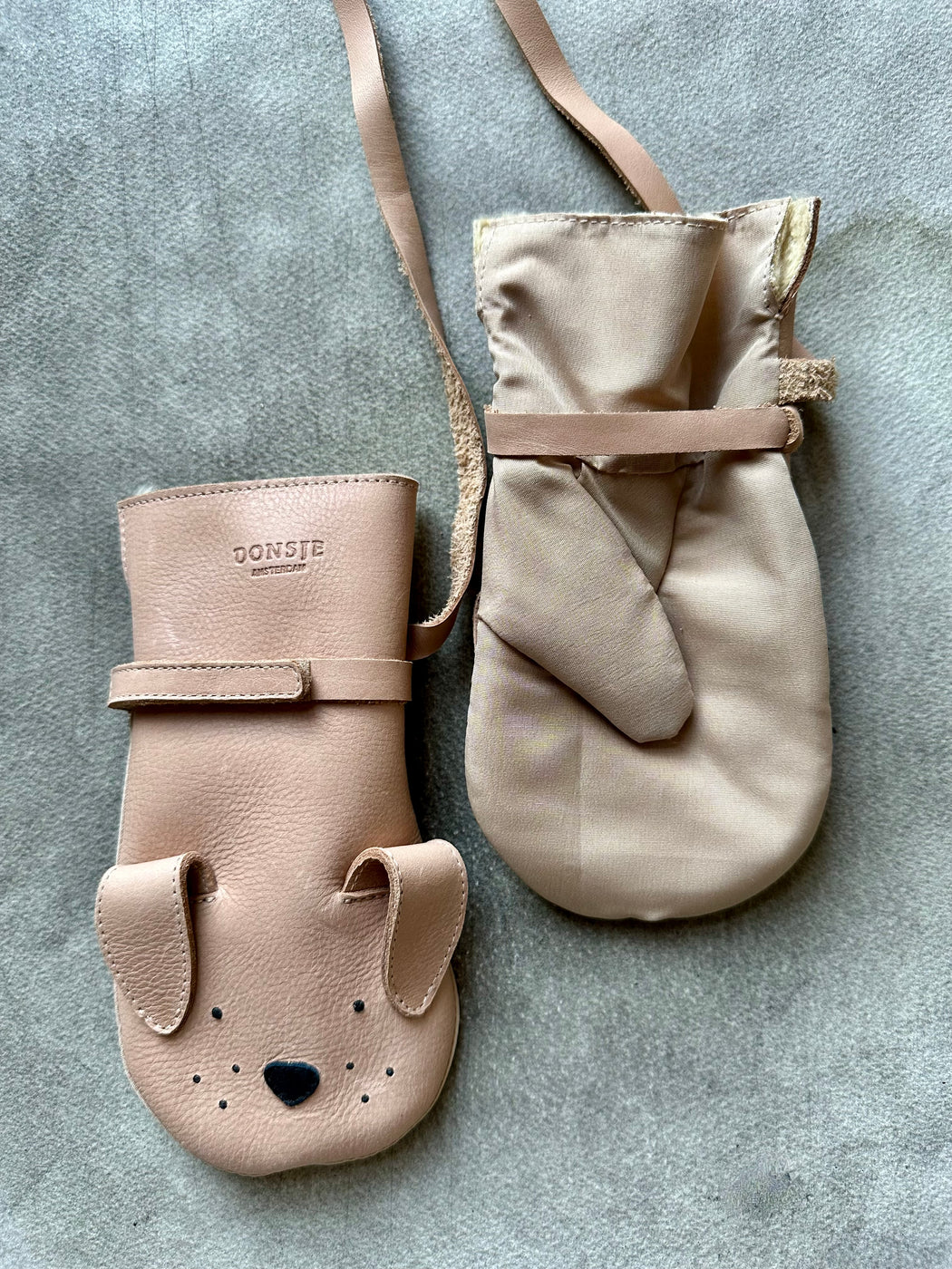 Donsje Leather "Doggy" Mittens: 5 - 6 years