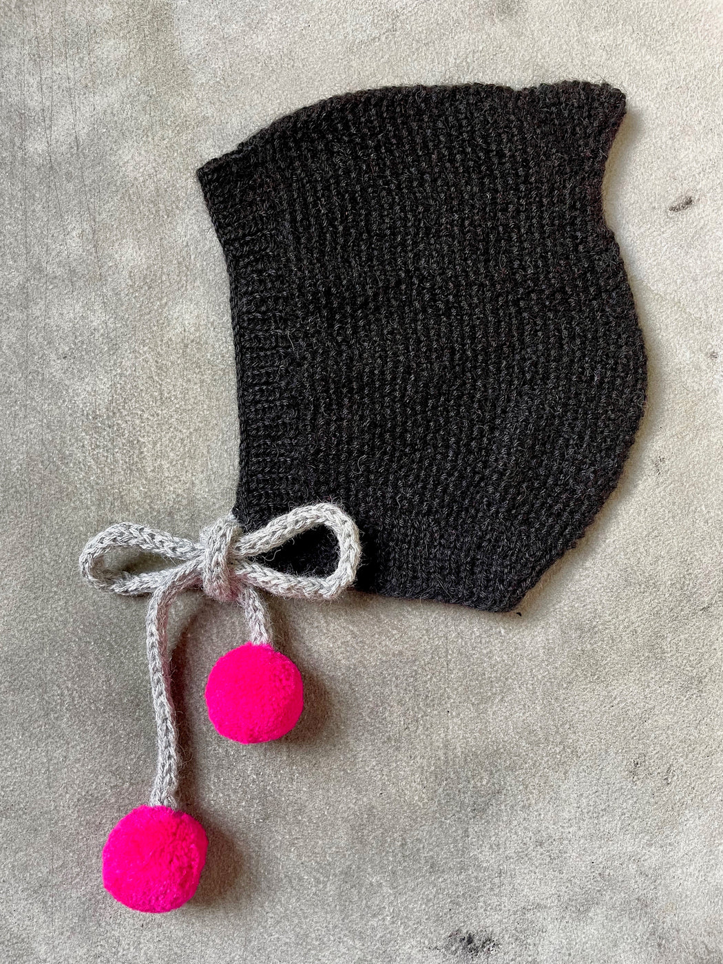 Alpaca Pom Pom Bonnet - Black