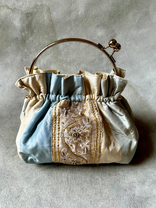 "Dainty" Purse by Caroyn Roberts