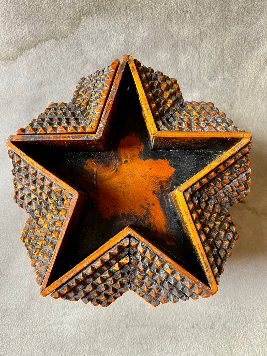 Vintage Hermitage des Artistes Tramp Art Star Box
