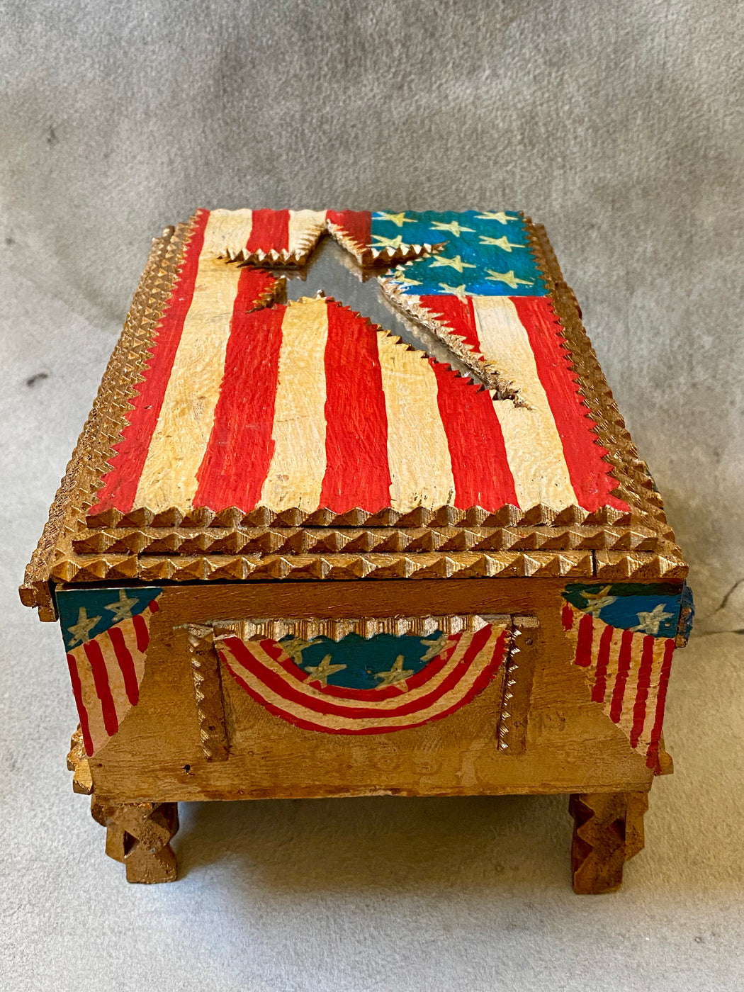 Vintage Hermitage des Artistes Tramp Art Flag Box