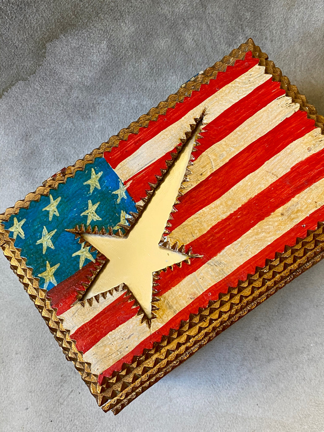 Vintage Hermitage des Artistes Tramp Art Flag Box