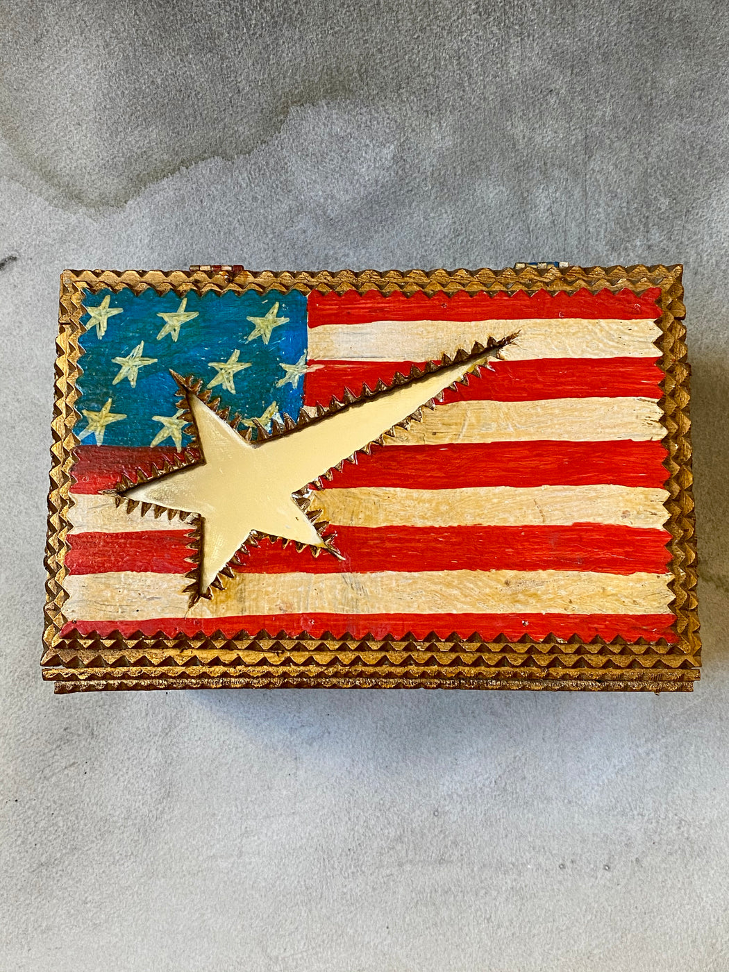 Vintage Hermitage des Artistes Tramp Art Flag Box