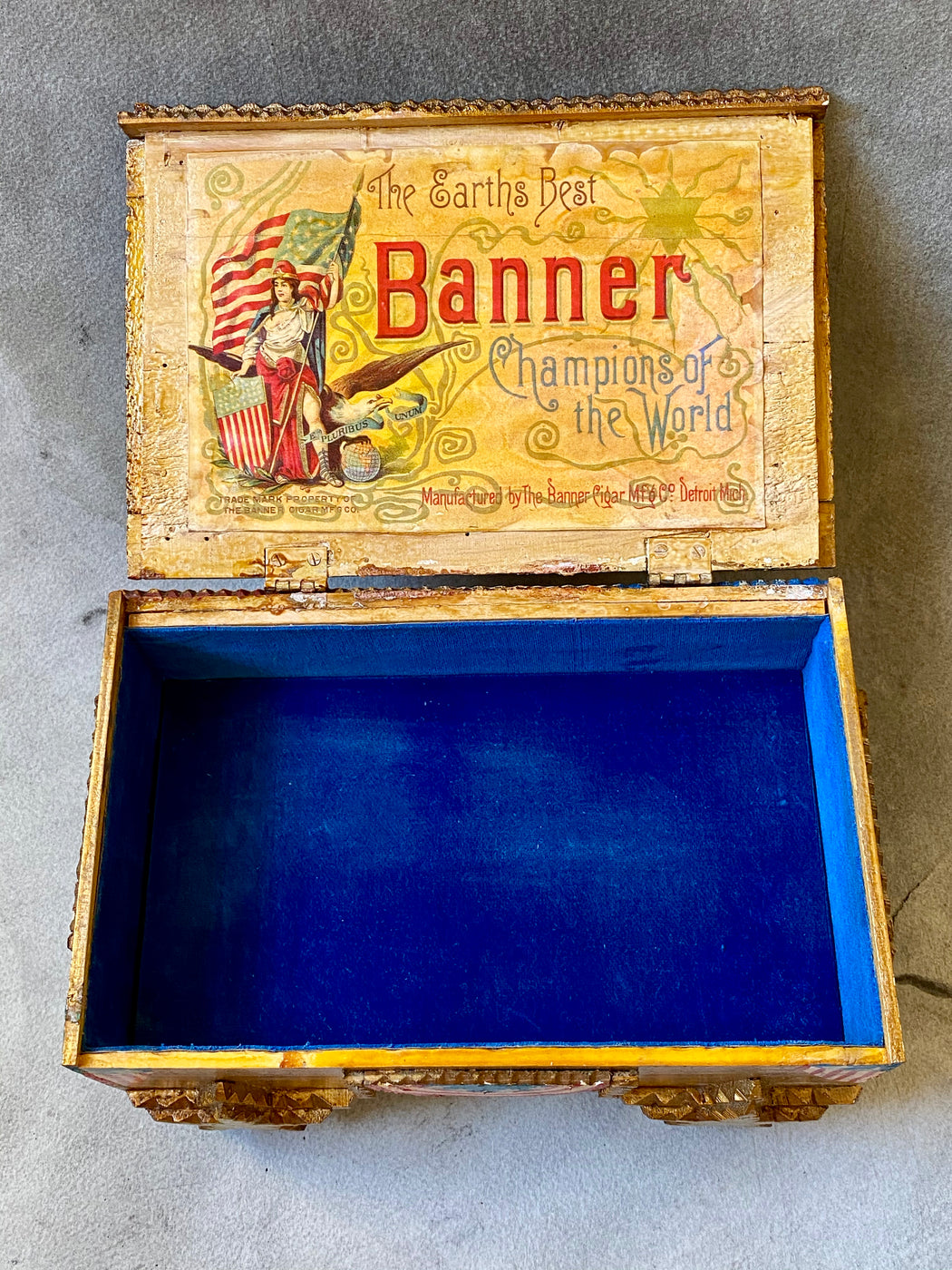 Vintage Hermitage des Artistes Tramp Art Flag Box
