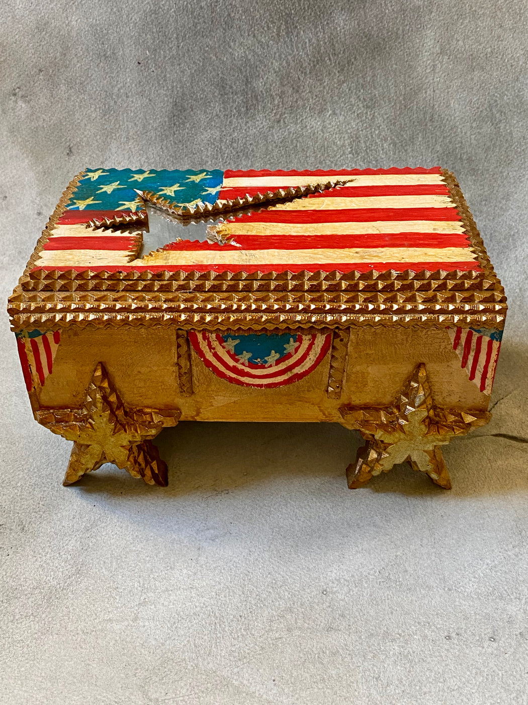 Vintage Hermitage des Artistes Tramp Art Flag Box